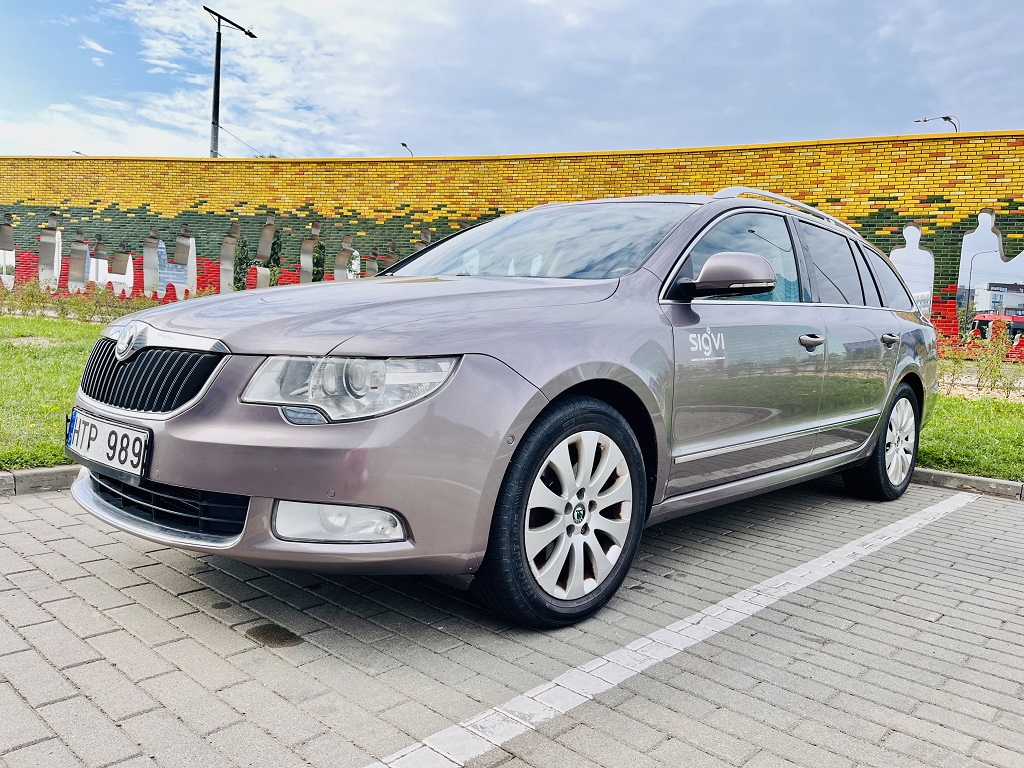 Škoda Superb car rental
